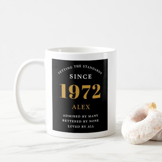Mug 50e anniversaire Nom 1972 Black Gold Elegant Chic (Avec donut)