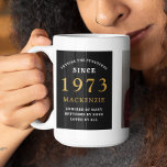 Mug 50th Birthday 1973 Black Gold Ajouter Nom Photo Gr<br><div class="desc">Une énorme tasse photo en noir et or pour ces gens spéciaux. Customisez facilement le texte et la photo en utilisant le modèle fourni. Une partie de la gamme de normes d'établissement.</div>