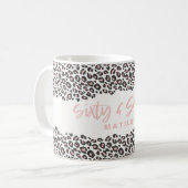 Mug 60 ans rose Empreinte de léopard et 60 ans sassy (Devant gauche)