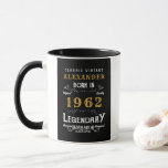 Mug 60th Birthday 1962 Ajouter le nom Vintage Black Go<br><div class="desc">Un design de tasse classique personnalisé pour cette fête d'anniversaire. Ajoutez le nom à ce design vintage de style rétro noir, blanc et or pour un cadeau d'anniversaire personnalisé. Modifiez facilement le nom et l'année avec le modèle fourni. Un merveilleux cadeau d'anniversaire personnalisé. Plus de cadeaux et de fournitures de...</div>