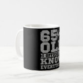 Mug 65 ANS Âgé 65 Anniversaire Cadeau Papa sait tout (Devant gauche)