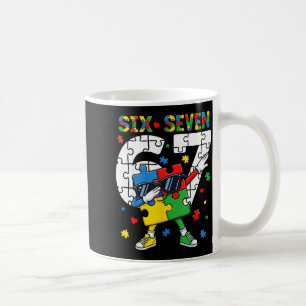 Mug 67 conscience de l'autisme puzzle dabbant six sept
