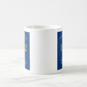 Mug 70e anniversaire Nom 1952 Blue Gold Elegant Chic (Centre)