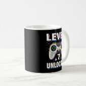 Mug 7e anniversaire Garçon niveau 7 vidéo déverrouillé (Devant droit)