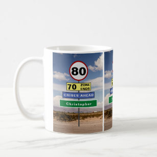 Mug 80e anniversaire Funny Road Trip Signes Ajouter vo