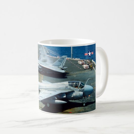 MUG A-6E (Devant droit)