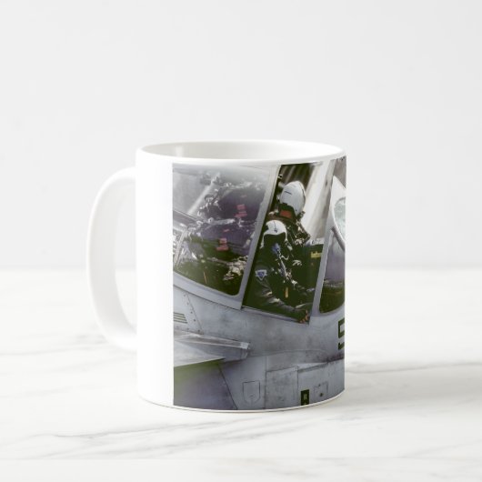 MUG A-6E (Devant gauche)