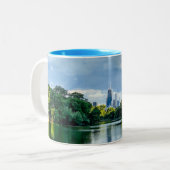 Mug à café à deux tons de Chicago Skyline (Devant gauche)