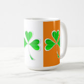 Mug à café à deux tons shamrock (Devant droit)