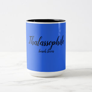 Mug à café à deux tons sur la plage