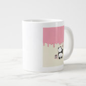 Mug à café rose avec une illustration de panda des (Devant droit)