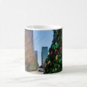 Mug A Côté De L'Arbre De Noël De Dallas (Centre)