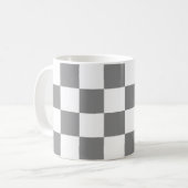 Mug à damiers carré gris et blanc rétro géométrique (Devant gauche)