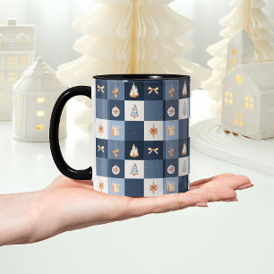 Mug À damiers de Noël avec des ornements