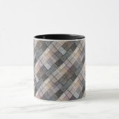 Mug à damiers gris. (Centre)