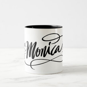 Mug à lettres personnalisées avec le nom Monica