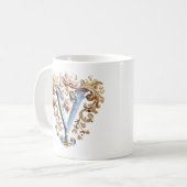 Mug à l'initiale baroque 'V' pour une princesse du (Devant gauche)