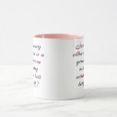 Mug À l'intérieur de chaque dire de personne plus âgée (Centre)