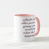Mug À l'intérieur de chaque dire de personne plus âgée (Devant droit)