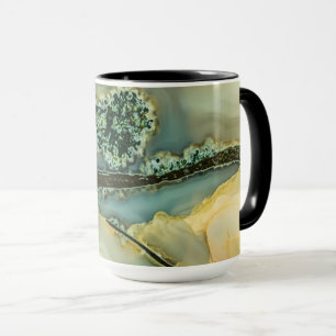 Mug À l'intérieur d'une pierre semi-précieuse