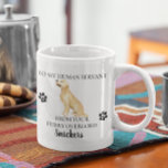 Mug À mon serviteur Humain Funny Chien Golden Retrieve<br><div class="desc">Cette conception peut être personnalisée dans la zone fournie en modifiant la photo et/ou le texte. Vous pouvez également le customiser en cliquant sur Personnaliser ce Modèle, puis en choisissant l'option cliquer pour customiser et supprimer ou modifier la couleur de l'arrière - plan, ajouter du texte, modifier la couleur ou...</div>