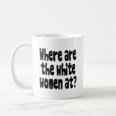 Mug À où est-ce que les femmes blanches sont ? (Gauche)