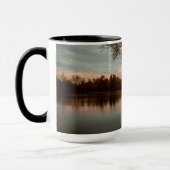 Mug A soumis un coucher du soleil sur le fleuve (Gauche)
