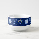 Mug À Soupe Hanoukka Blue Menorah Dreidel Motif Chanukah<br><div class="desc">Belle soupe Hanoukka en bleu avec un motif cool de la star du judaïsme,  rêvait pour les jeux de Chanukah amusants,  et la menorah juive pour les vacances.</div>