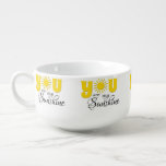 Mug À Soupe Vous êtes mon soleil<br><div class="desc">Vous êtes mon design de texte soleil avec la décoration de soleil jaune et brillant</div>
