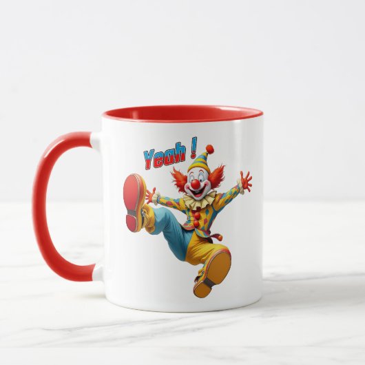 Mug A very funny clown on stage. (Gauche)