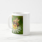 Mug Abeille sur Fleur blanche (Devant gauche)