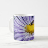 Mug Abeille Sur Fleur Faisée Violet Personnalisée (Devant gauche)