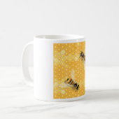 Mug Abeilles de miel sur un Motif de nid d'abeille (Devant gauche)