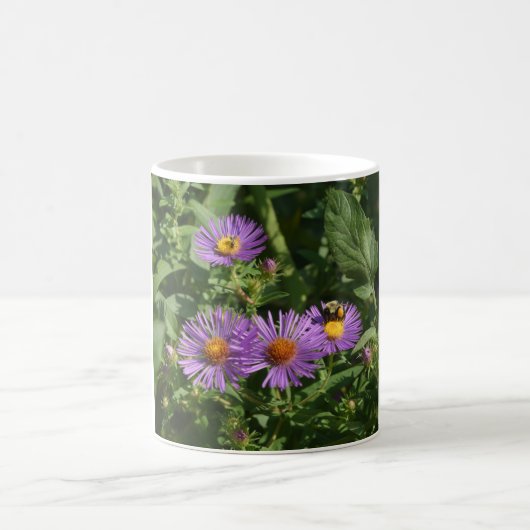 Mug Abeilles travaillant sur des fleurs d'aster (Centre)