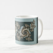 Mug Abstrait Beige clair Bleu Fractal Art Spirales (Devant droit)