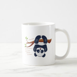 Mug adorable panda suspendue à l'envers