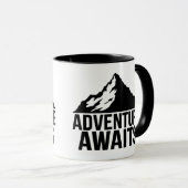 Mug Adventure Awaits Mountain Hiking Design (Devant droit)