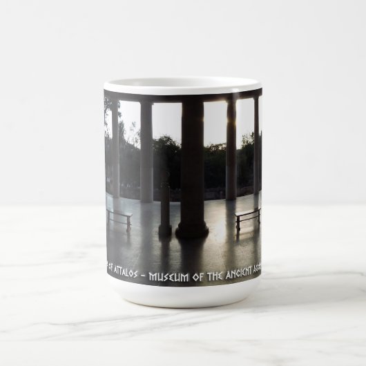 Mug Agora antique d'Athènes, Grèce. Stoa d'Attalos (Centre)
