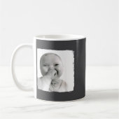 Mug Ai Baby Giggling Holding Back Laugh Funny Viral Ge (Gauche)
