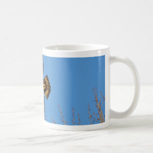 Mug Aigle à tête blanche qui s'envole au-dessus des ar