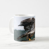 Mug Aigle à tête plate immature prêt pour le décollage (Devant gauche)