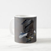 Mug Aigle Bald avec un poisson (Devant gauche)