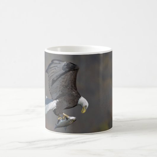 Mug Aigle Bald avec un poisson (Centre)