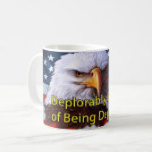 MUG AIGLE DÉPLORABLEMENT FIER D'ÊTRE DÉPLORABLE ! (Devant gauche)