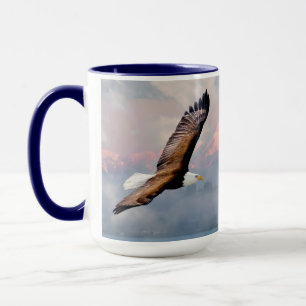 Mug Aigle royal volant au-dessus des montagnes enneigé
