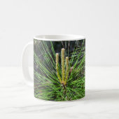 Mug Aiguilles de pin par Kenneth Yoncich (Devant gauche)