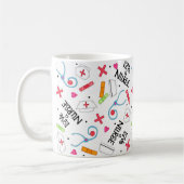 Mug Aimez un nom blanc coloré d'art d'infirmière (Gauche)