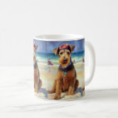 Mug Airedale sur la plage, cadeau d'été pour les amour (Devant droit)