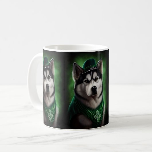 Mug Alaskan Malamute chien en robe de fête St. Patrick (Devant gauche)