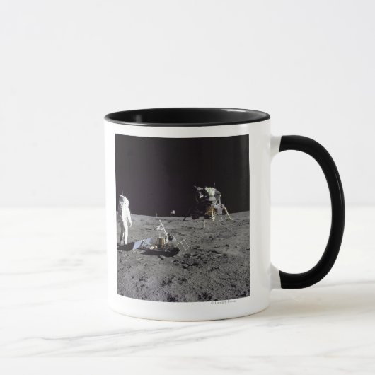 Mug Aldrin revient sur la base de tranquillité (Droite)